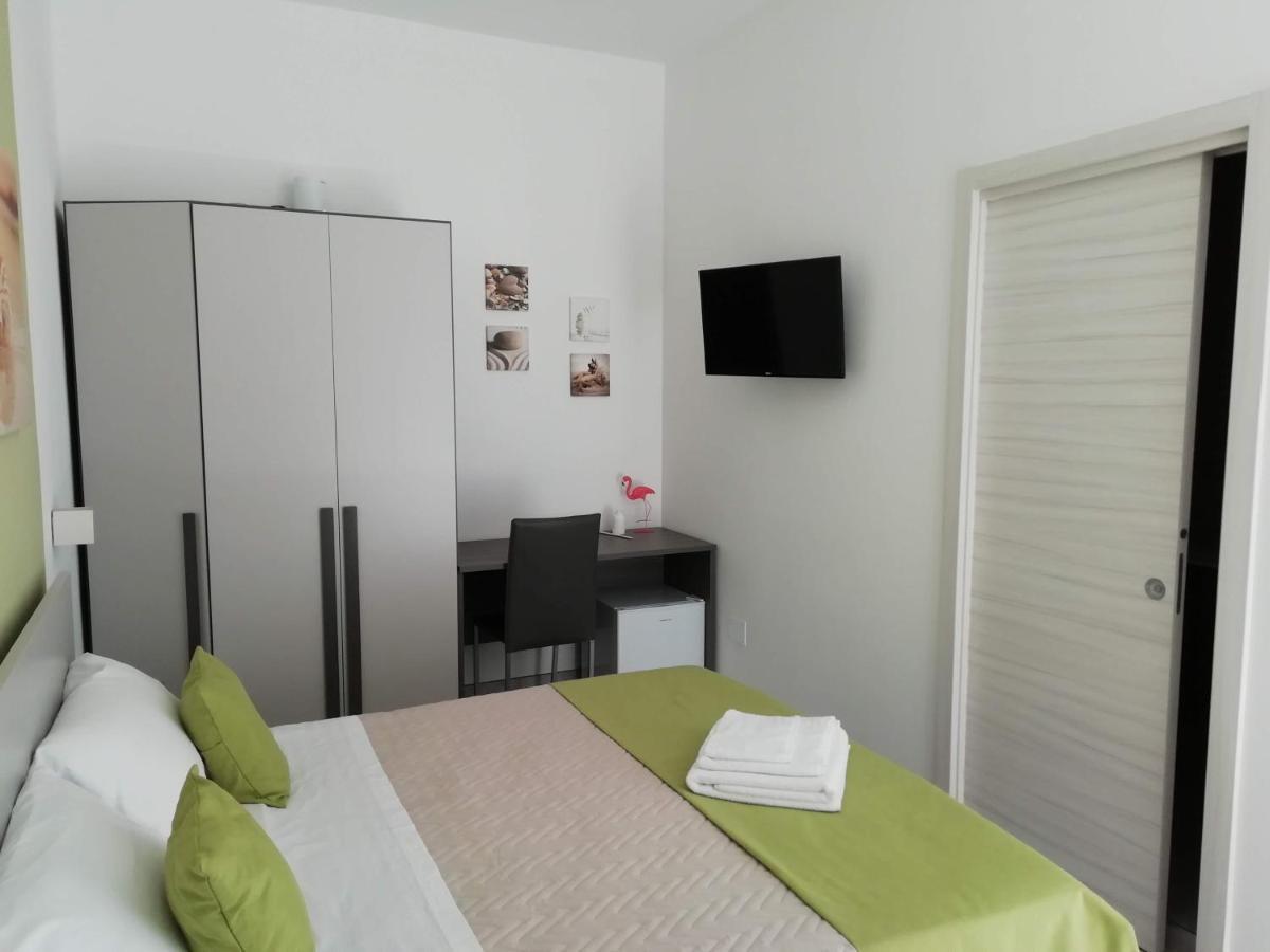 Flamingo Rooms Margherita Di Savoia Bagian luar foto